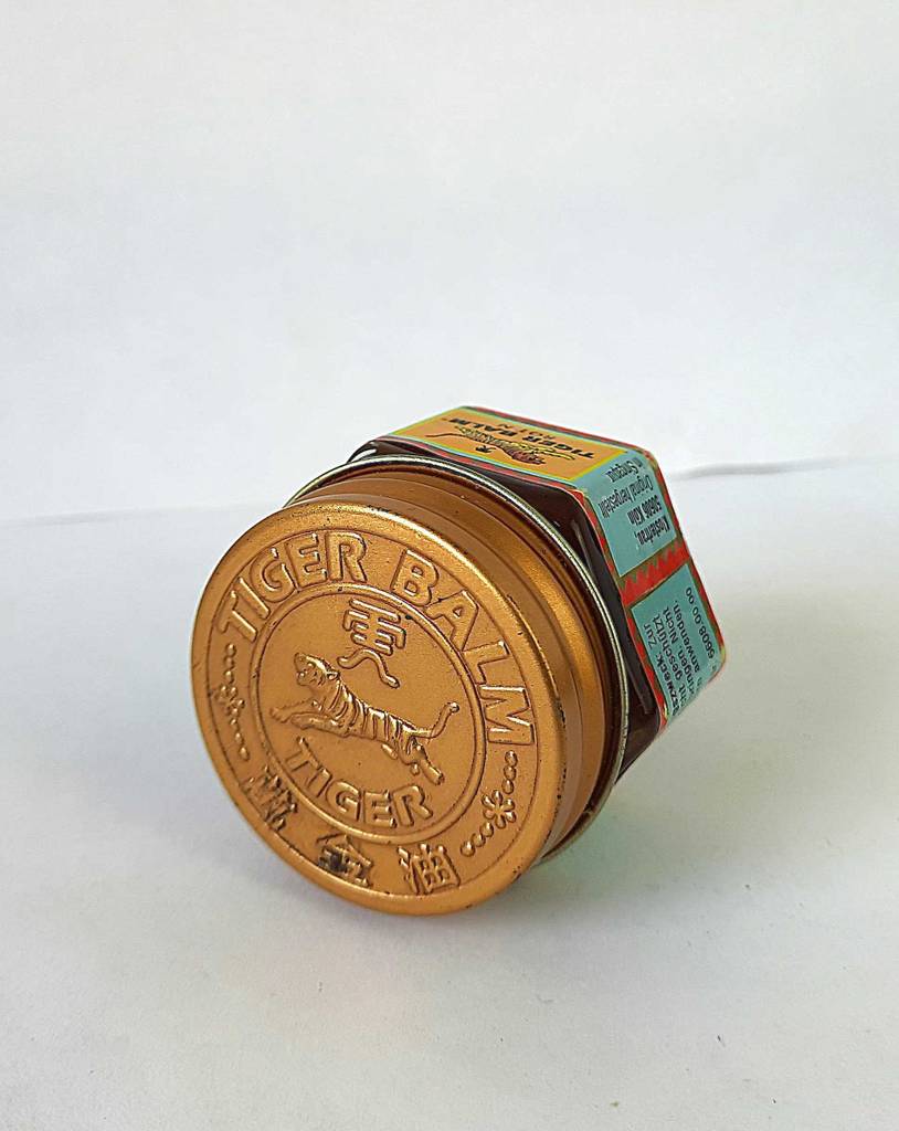 Ansicht des Markenzeichens auf dem Deckel des Tiegels der getesteten Erkältungssalbe 