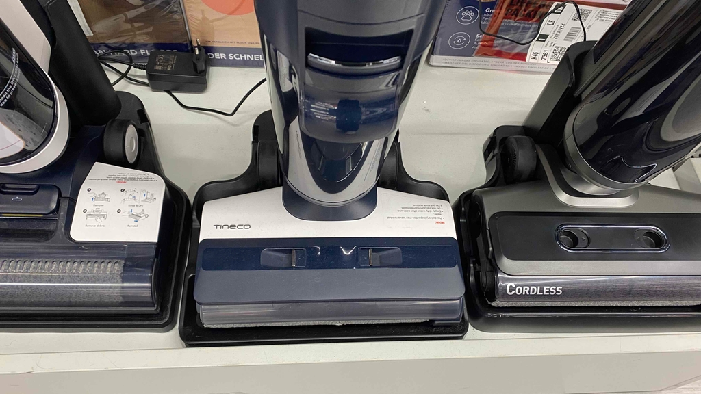 Saugdüse eines Akku-Nass-Trockensaugers im Test in Frontansicht.