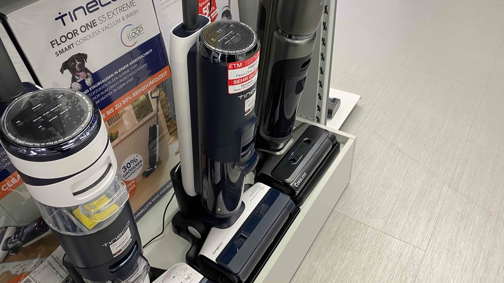 Detailansicht des Stiels eines getesteten Akku-Nass-Trockensaugers.