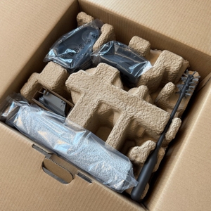 Geöffneter Karton des Tineco Floor One S5 Steam