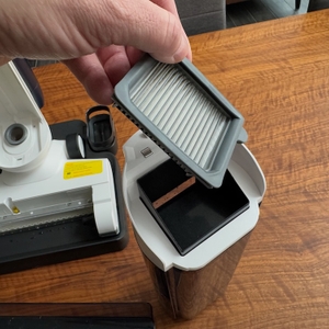 Filter entnehmen beim Tineco iFloor 5 Breeze Complete