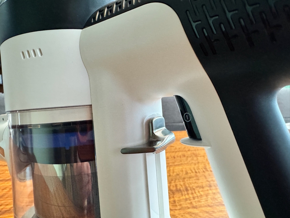 Zwei Knöpfe am Tineco Pure One S15 Pet