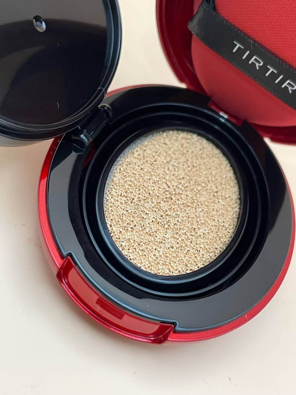 Detailansicht von getestetem Foundation-Puder.