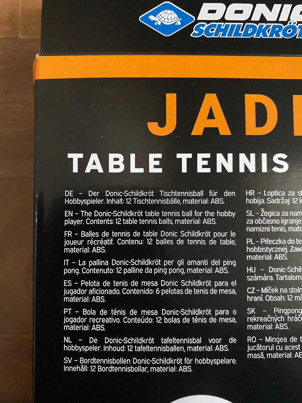 Tischtennisbälle getestet: Nahaufnahme des Aufdrucks der Rückseite einer Verpackung mit Informationen.