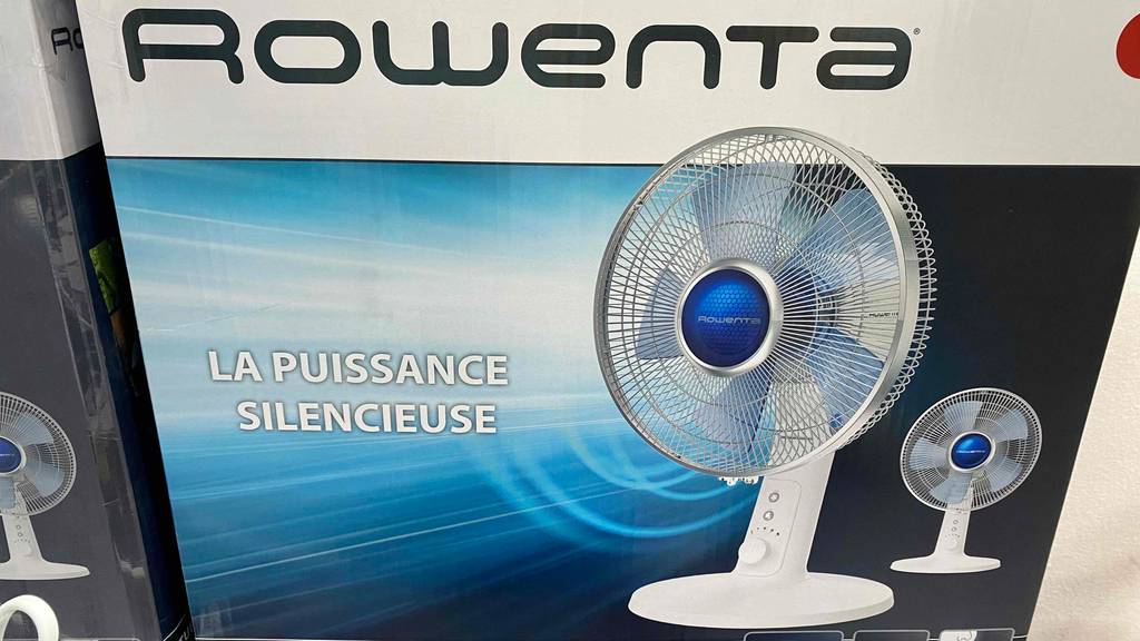 Verpackung von einem getesteten Tischventilator mit Fernbedienung.
