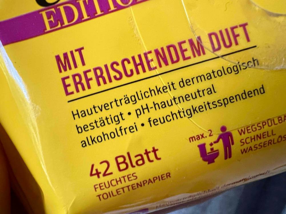 Toilettenpapier getestet: Nahaufnahme der Informationen auf der Vorderseite mit Inhaltsangaben.