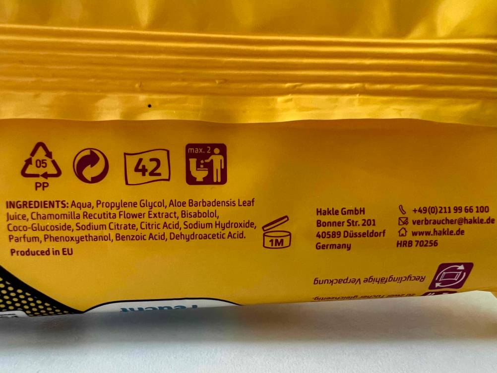 Toilettenpapier im Test: Nahaufnahme der Infografiken auf der Rückseite einer Packung.