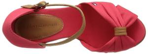 Zu eng? Zu weit? Passen muss die Sandalette!