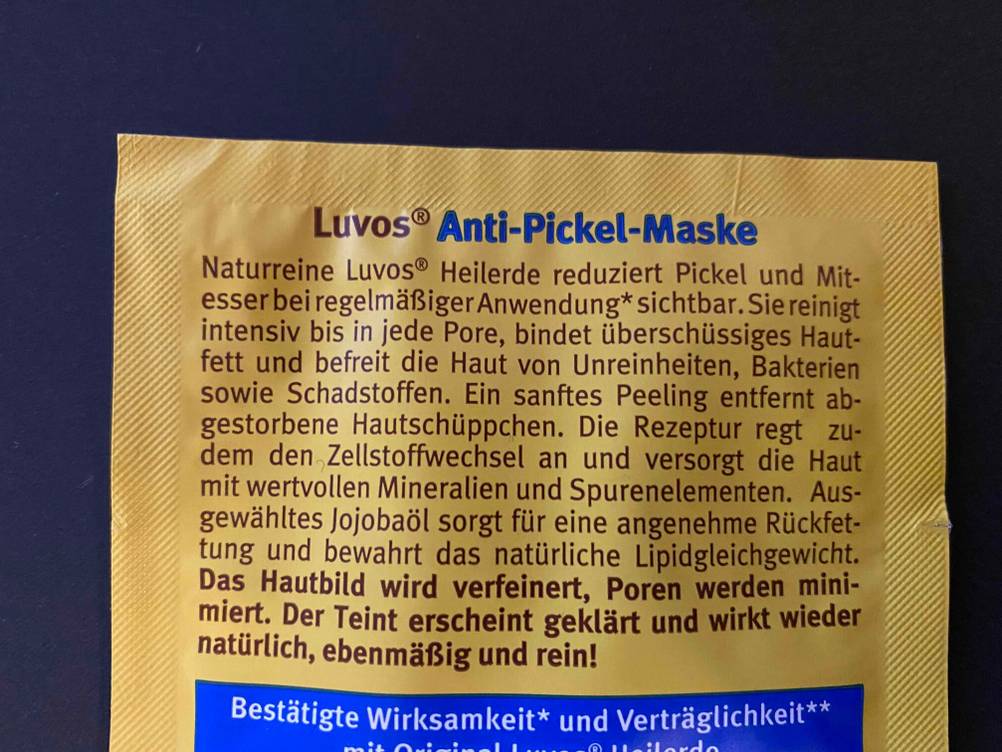 Tonerde-Maske-Test: Nahaufnahme der Informationen auf der Rückseite der Verpackung.