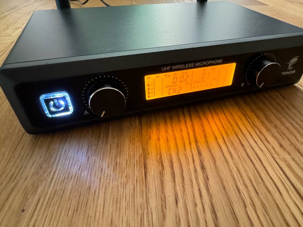 Funkmikrofone-Test: Ansicht des dazugehörigen Verstärkers.