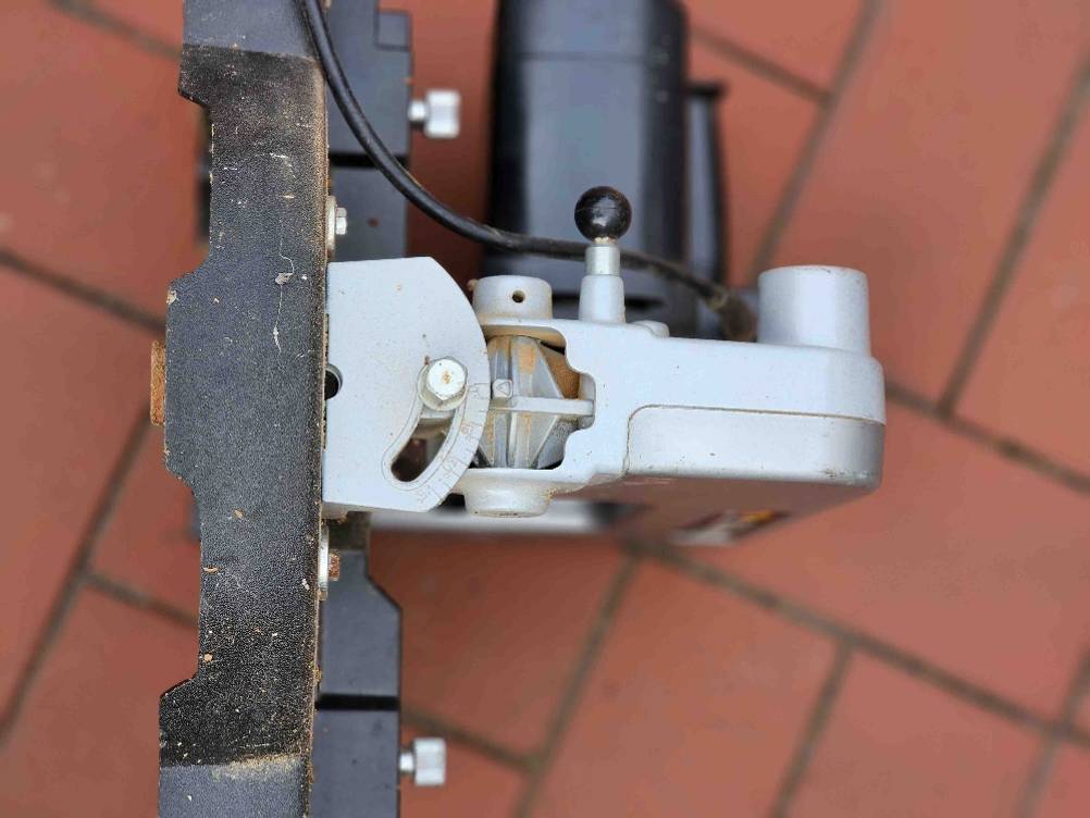 Kappsäge im Test: Detailansicht der Winkeleinstellung.