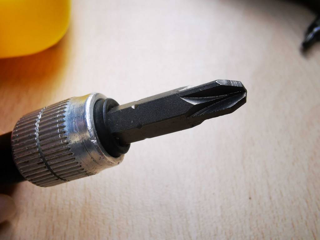 Bithalter-Test: Detailansicht eines eingesetzten Bits.