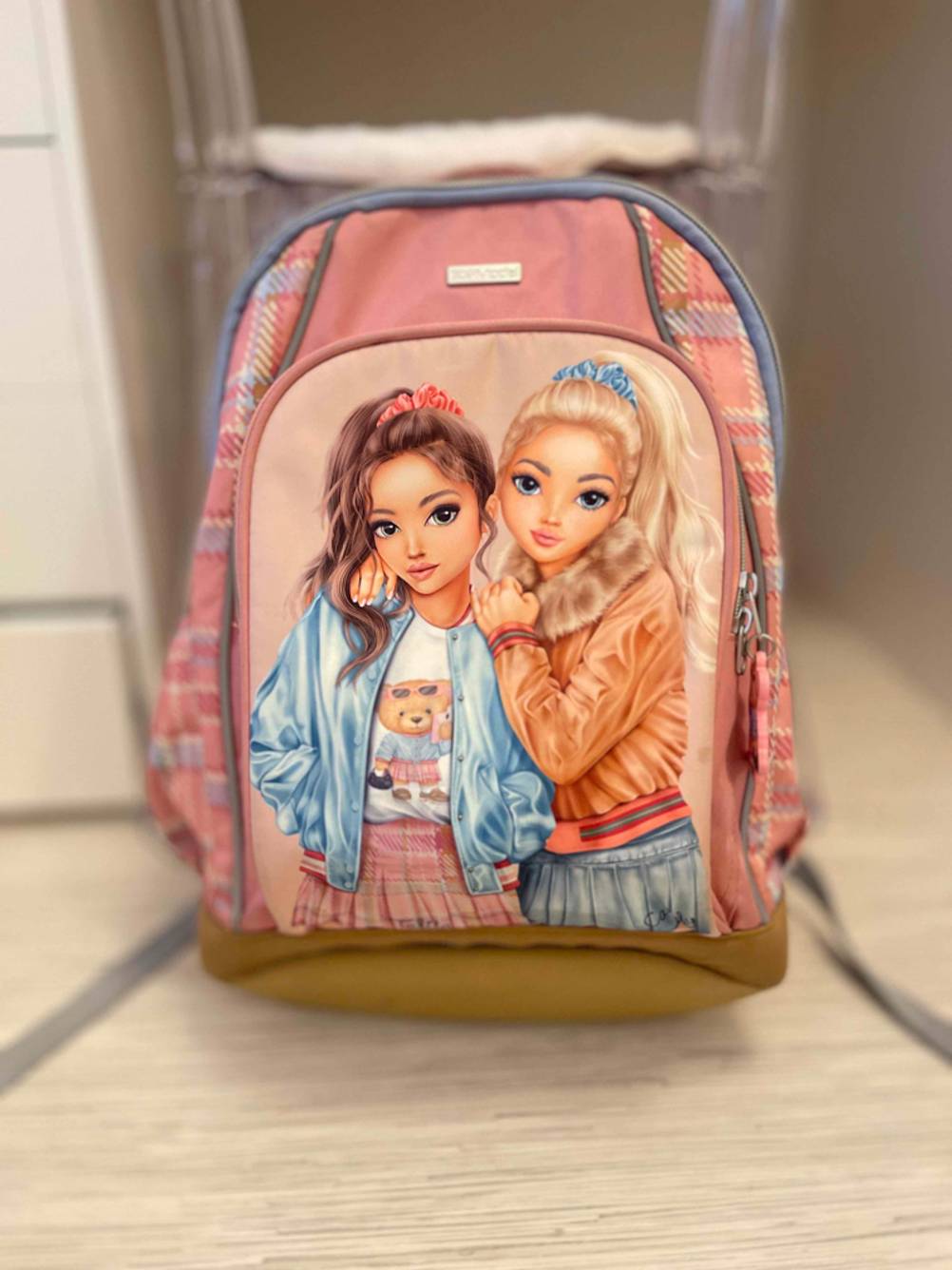 Frontansicht eines getesteten Kinderrucksacks ab 8 Jahren.
