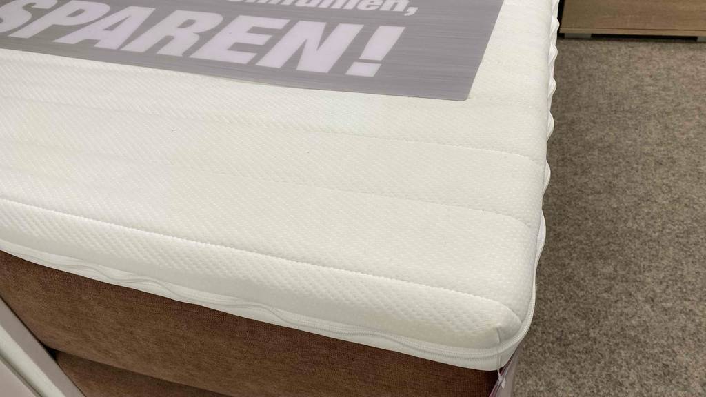 Matratzentopper mit den Maßen 100x200 cm im Test: Oberfläche von einem Matratzentopper.