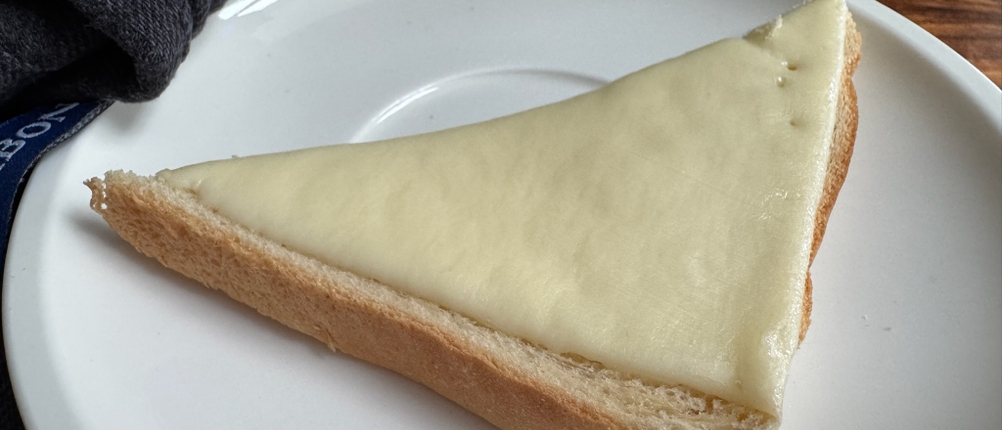 Getoasteter Toast auf einem Teller 