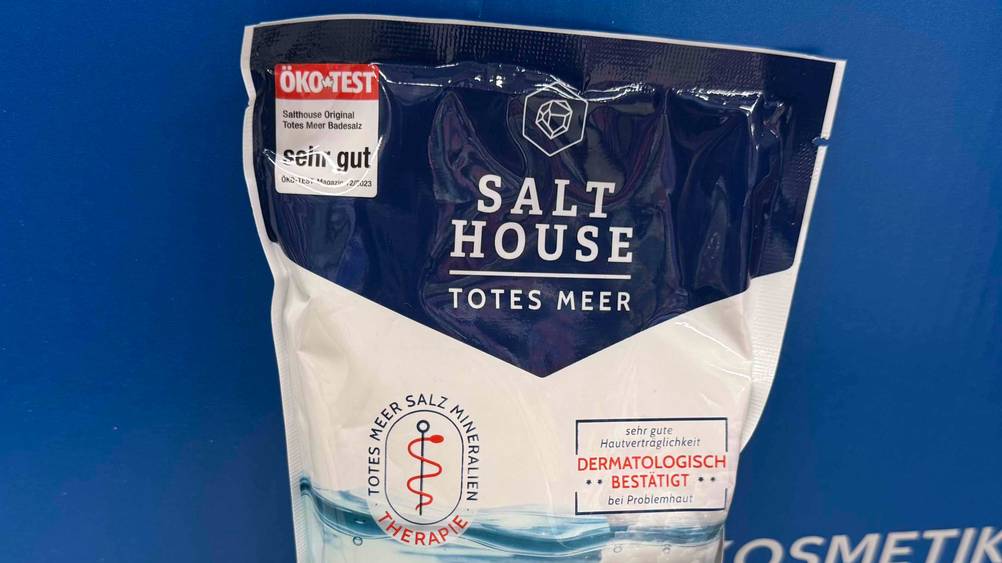 Totes-Meer-Badesalz getestet: Nahaufnahme der Verpackung mit Logo.
