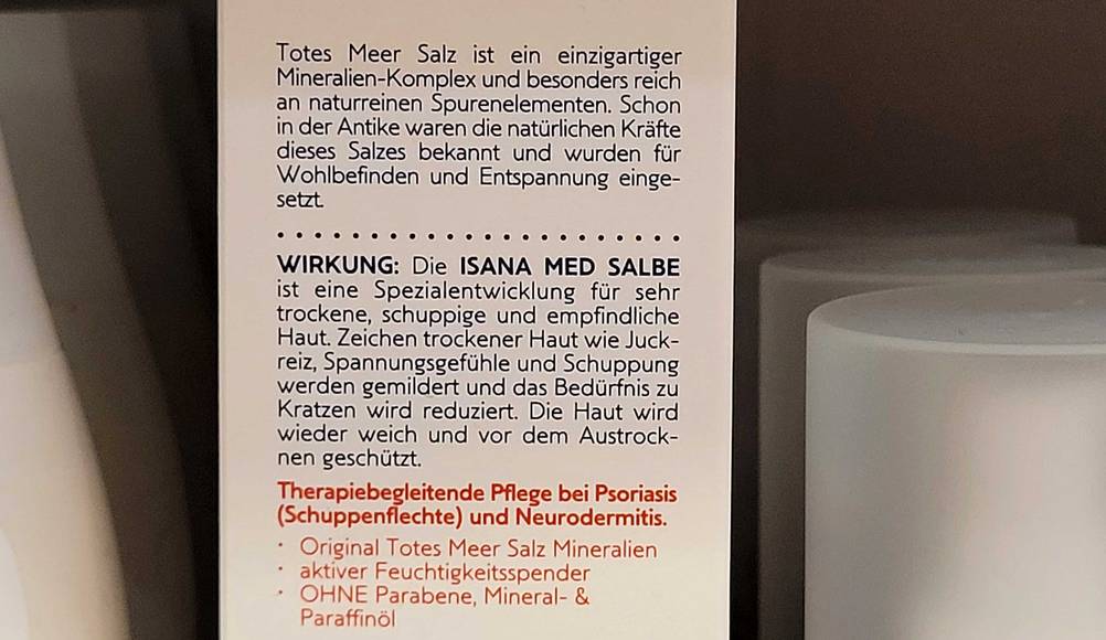 Totes-Meer-Salbe getestet: Nahaufnahme der Verpackung mit Informationen.