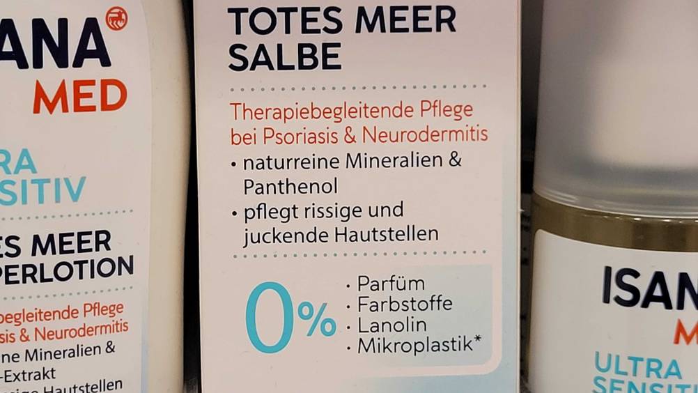 Totes-Meer-Salbe-Test: Nahaufnahme der Verpackung mit Artikelbezeichnung.