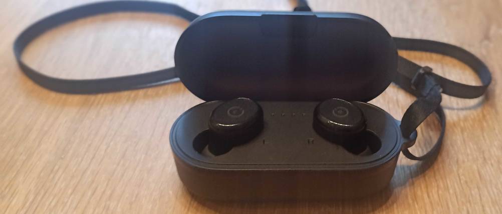 Tozo Bluetooth Kopfhörer befinden sich in ihrer Box.