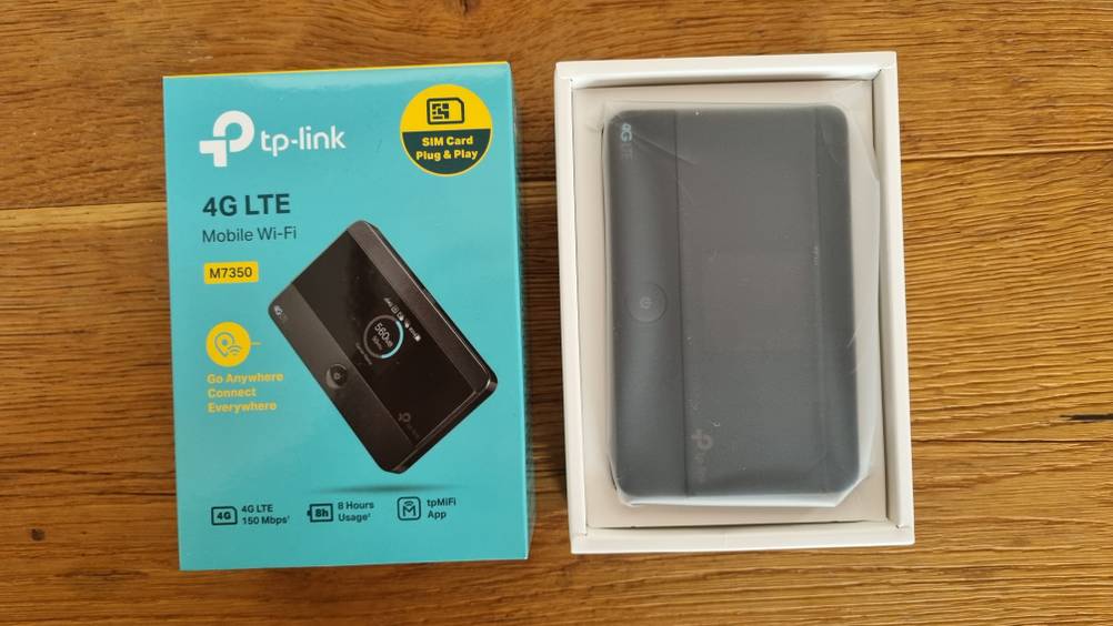 Der tp-link Mobiler Router in geöffneter Verpackung.