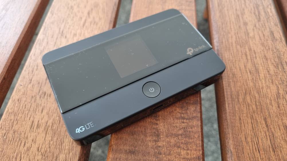 Der tp-link Mobile Router in Vollansicht.