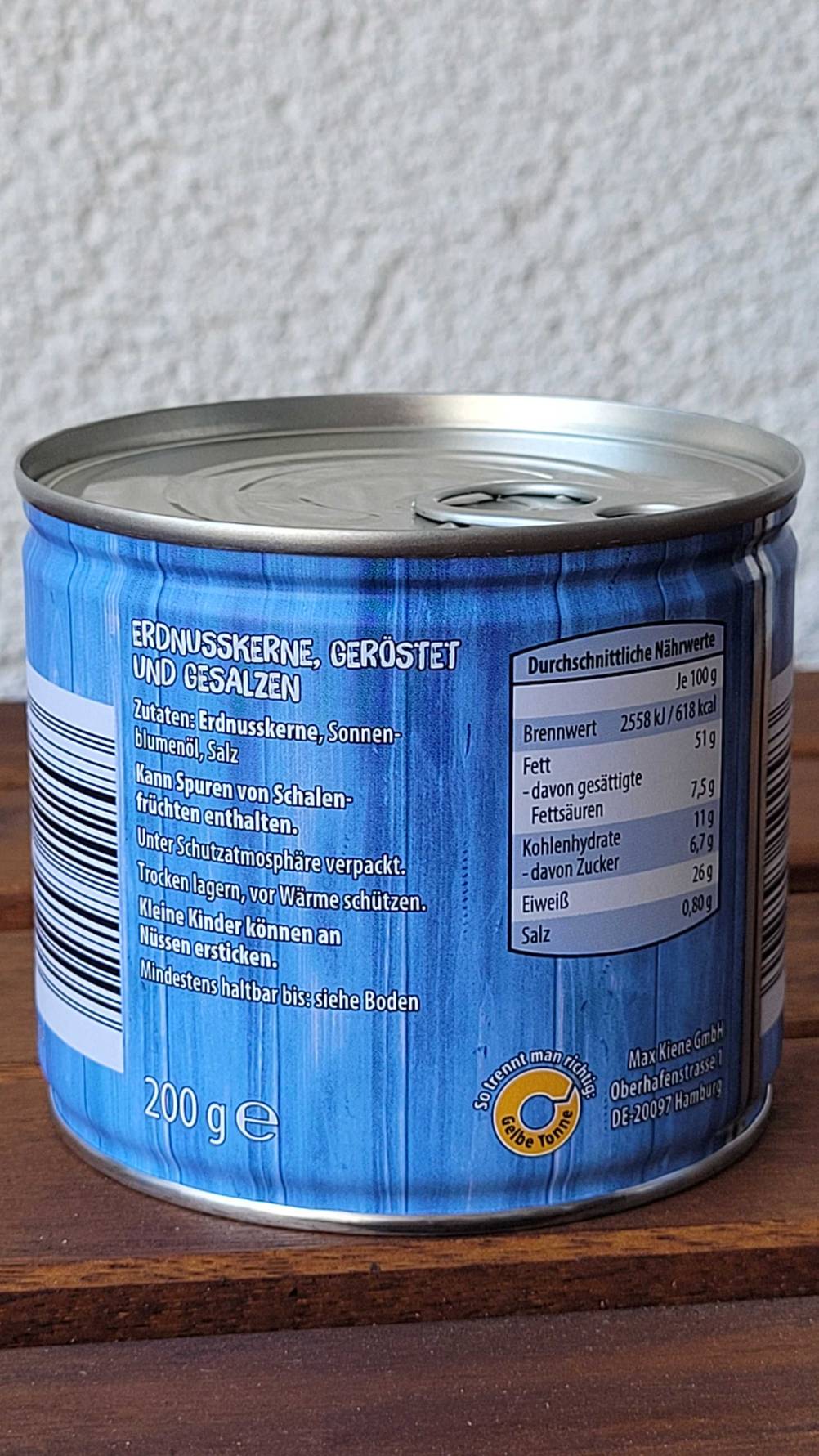 Im Test: Nahaufnahme der Zutaten einer Dose Erdnüsse.
