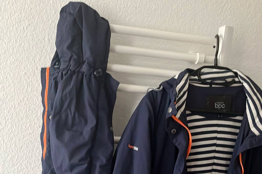 Tragejacke für Damen getestet: Jacke hat auf der Innenseite ein gestreiftes Muster.