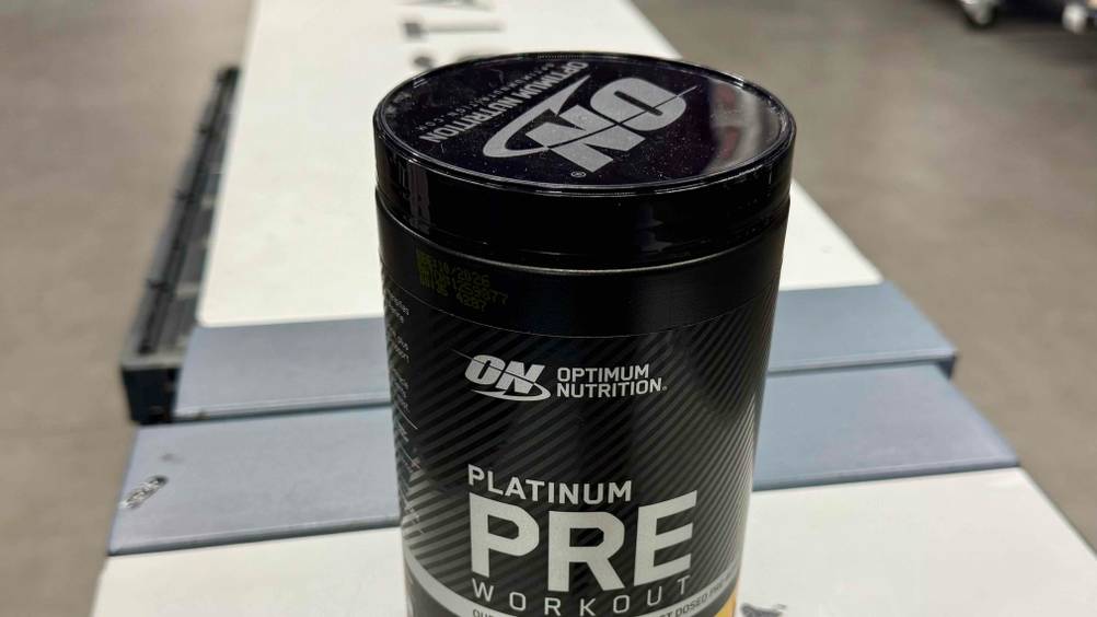 Trainingsbooster gestestet: Nahaufnahme der Vorderseite der Verpackung mit Logo auf dem Deckel.