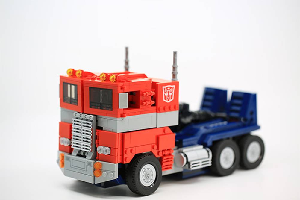 Transformers-Figuren im Test: Ein vom Transformer-Figur umgebauter LKW