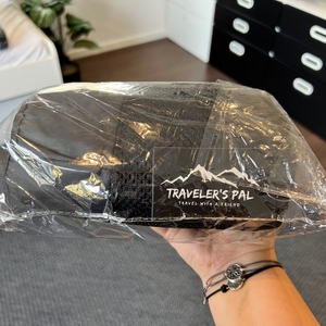 Traveler's-Pal-Hüttenschlafsack in Folie verpackt