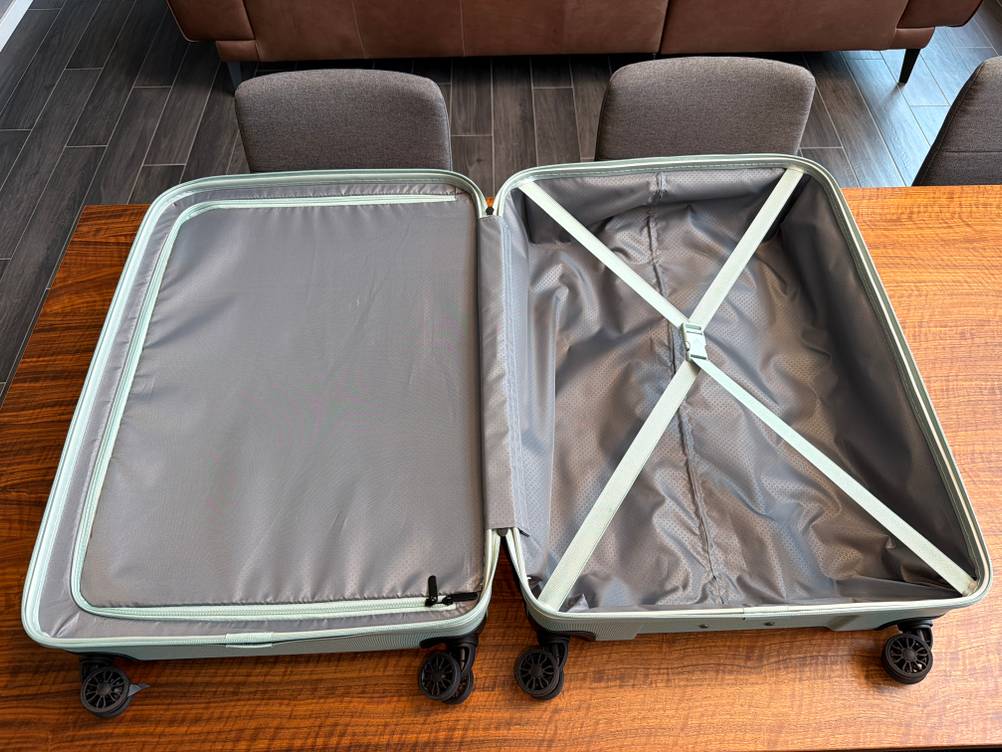 Der gesamte Innenraum des Travelite Bali.