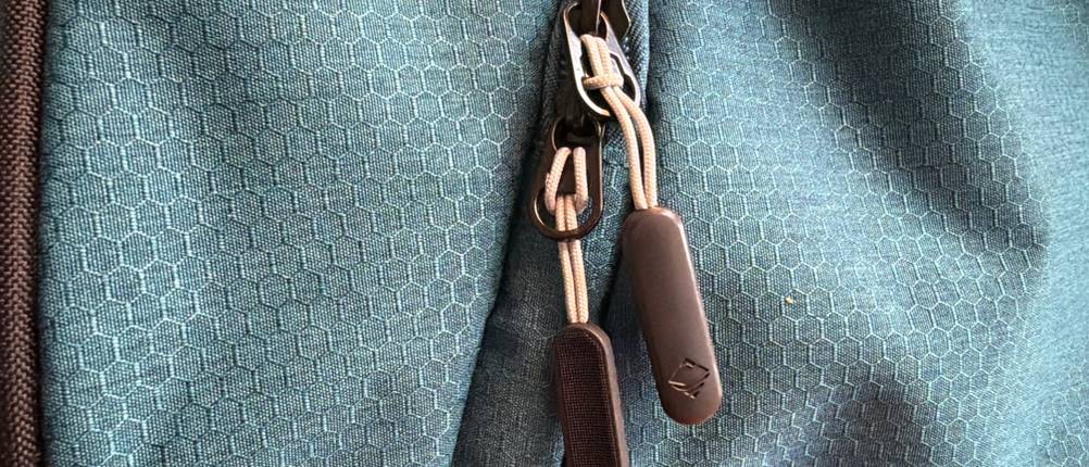 Ein Reißverschluss an der Travelite Kick Off.