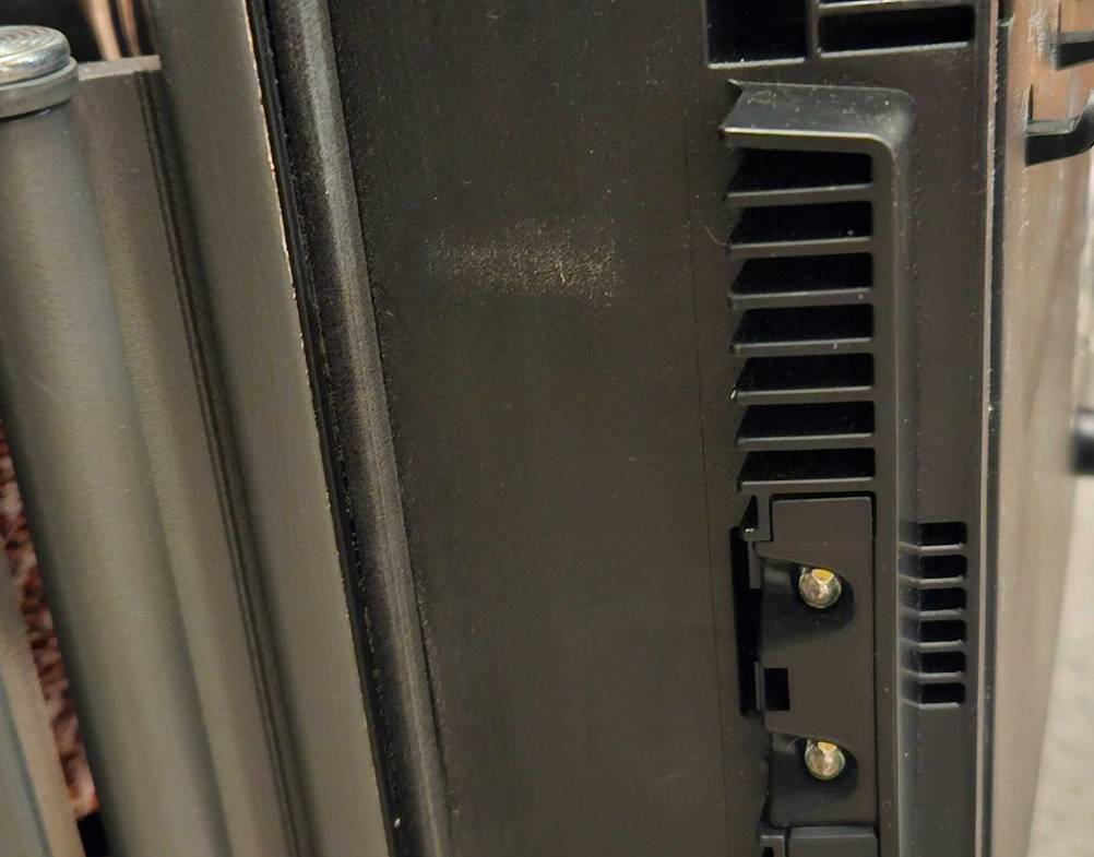Detailansicht des Schließsystems eines getesteten feuerfesten Tresors.