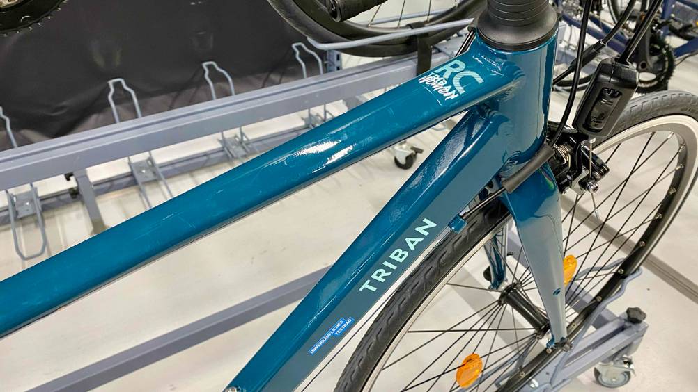 Im Test: Rahmen in Detailansicht eines Triban Rennrads.