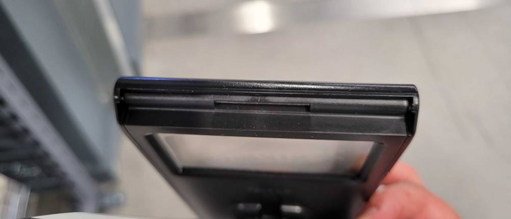 Blick von oben auf eine getestete Handyhalterung für das Fahrrad.