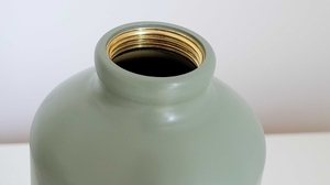 Nahaufnahme eines Flaschenhalses einer getesteten Trinkflasche.