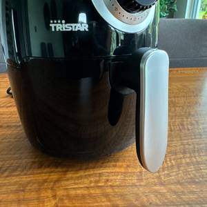 Der Griff der Tristar FR-6980 in Nahaufnahme.