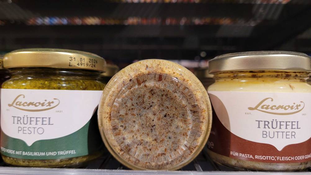 Trüffelbutter im Test: Nahaufnahme des Glasbodens.