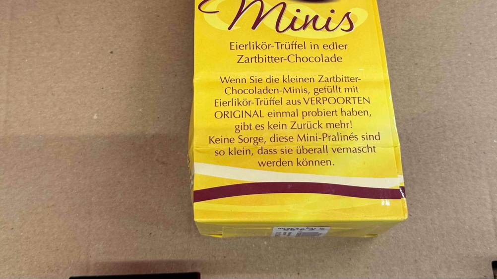 Trüffelpralinen getestet: Nahaufnahme der Rückseite der Verpackung mit Informationen.