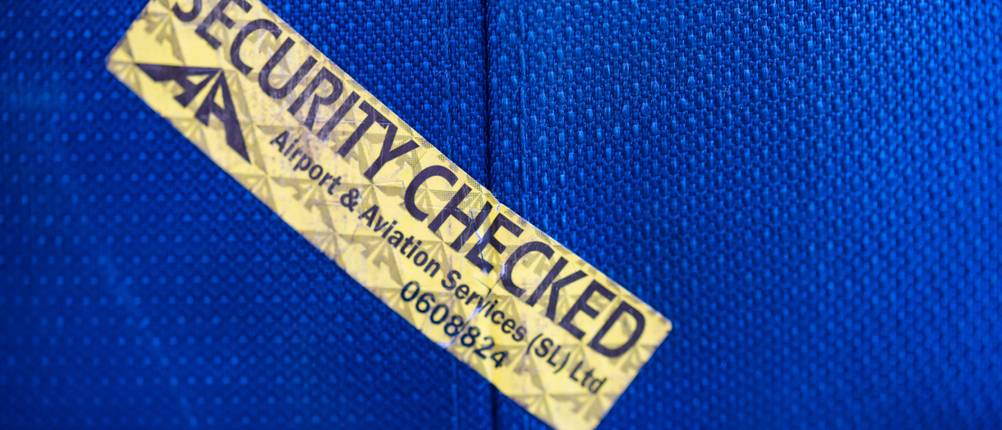 TSA-Schlösser-Test: Nahaufnahme eines Labels, das darauf hinweist, dass ein Gepäckstück den Sicherheitscheck durchlaufen hat