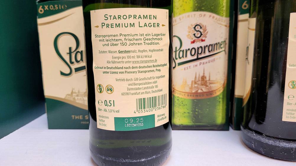 Tschechisches Bier getestet: Nahaufnahme des Labels auf der Rückseite.