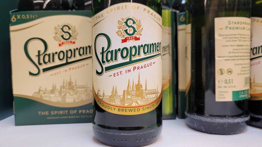 Tschechisches Bier im Test: Nahaufnahme des Labels auf der Vorderseite der Flasche.