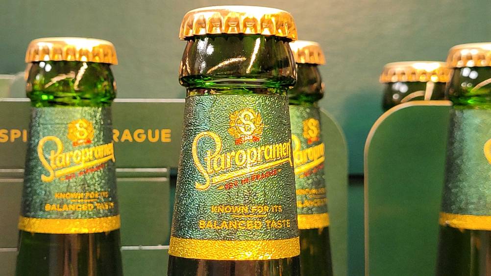 Tschechisches Bier getestet: Nahaufnahme des Flaschenhalses mit Kronkorken.