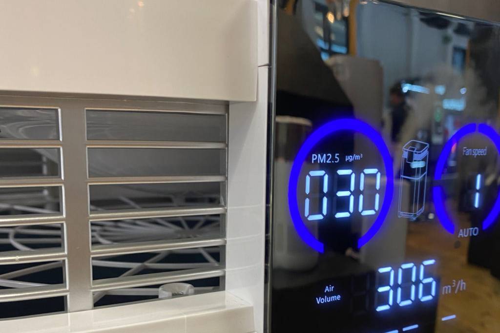 Luftreiniger für das Büro im Test: Detailansicht des Bedien-Displays eines Gerätes von Tusson.