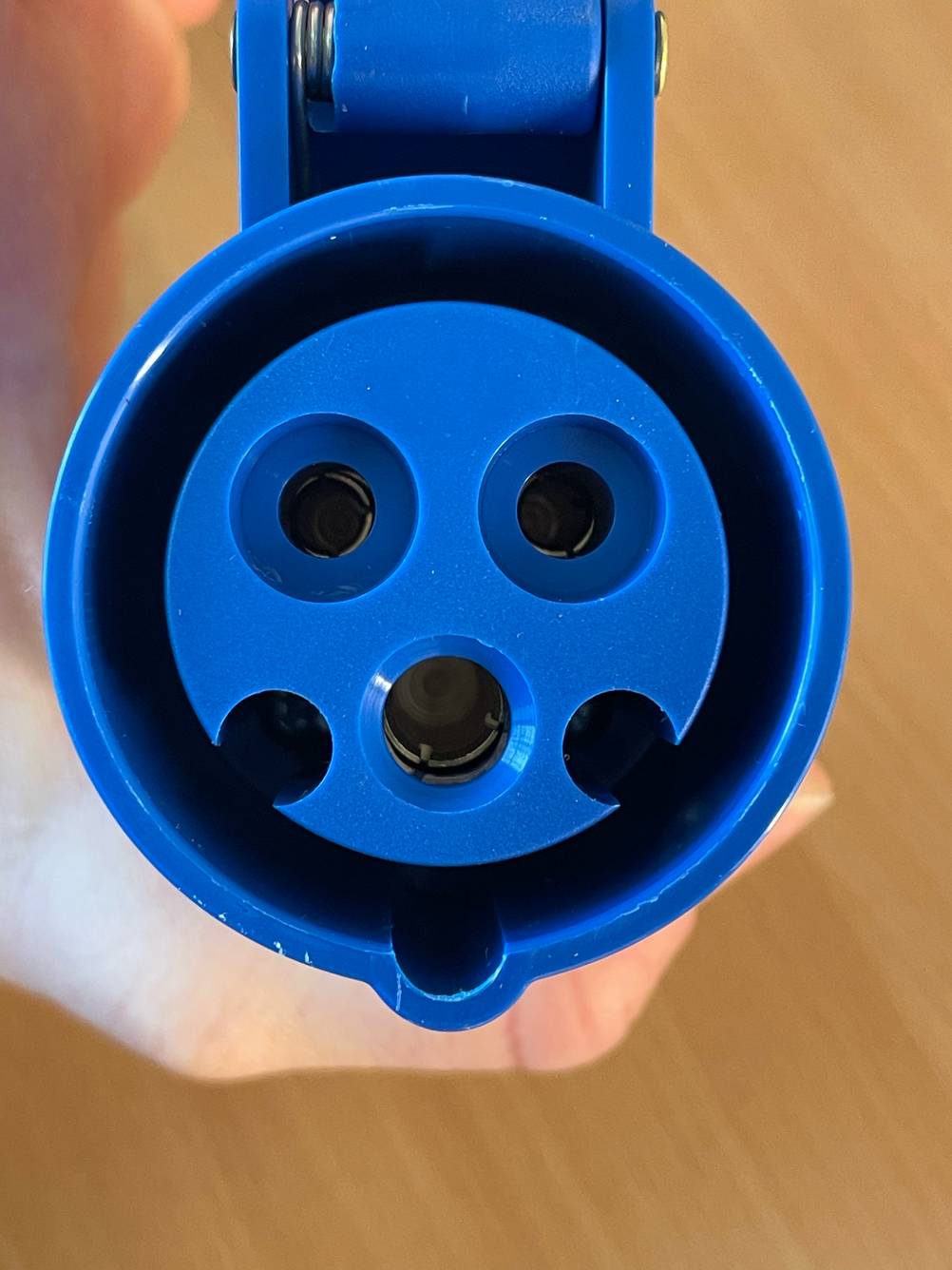 Typ 2-Ladekabel im Test: Detailansicht der Buchsen.