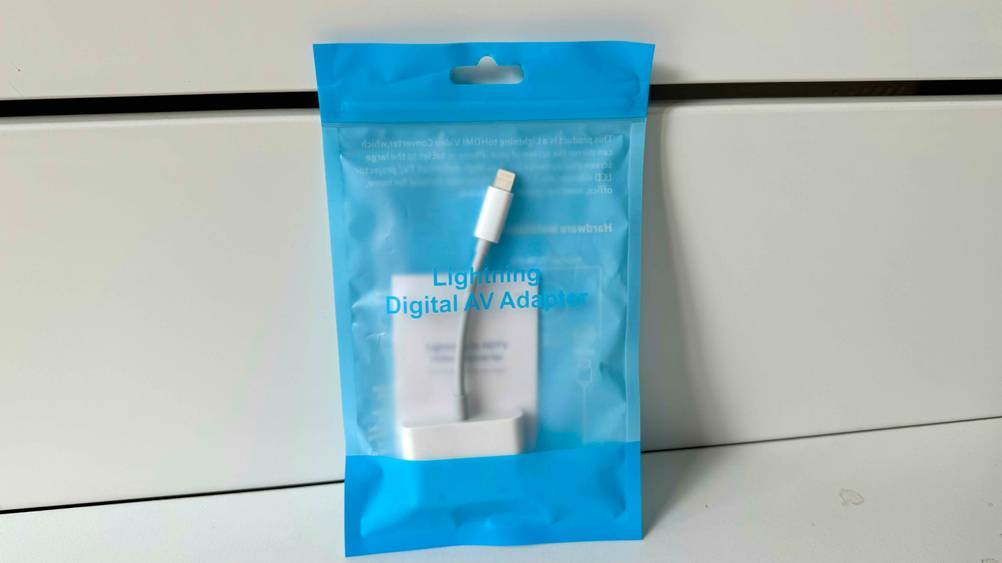 Ubluker Lightning-Hdmi-Adapter im Test: Produkt verbindet sich in einer blauen Verpackung.