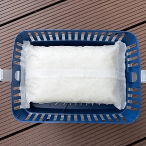 Granulat im Uhu-Luftentfeuchter Original von oben