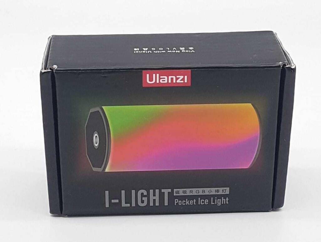 Fronansicht der Originalverpackung einer getesteten Videoleuchte.