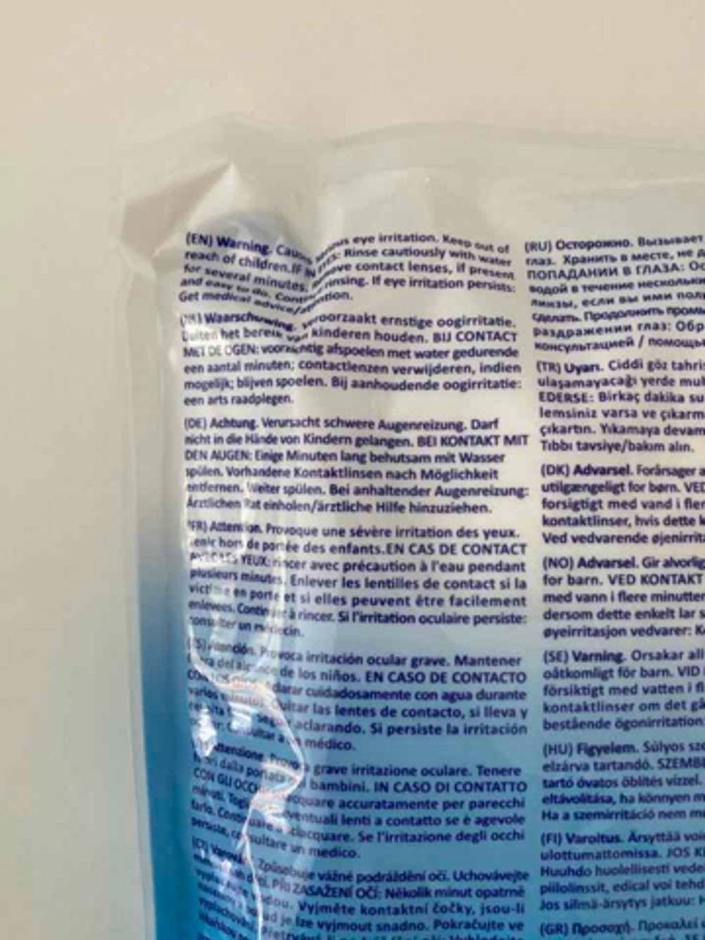 Silica-Gel-Test: Nahaufnahme der Produktbeschreibung auf dem weiß-blauen Kunststoffbeutel.