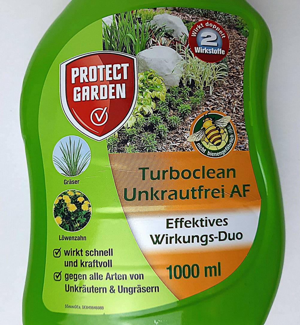 Unkrautvernichter im Test: Nahaufnahme des Labels auf der Flasche.